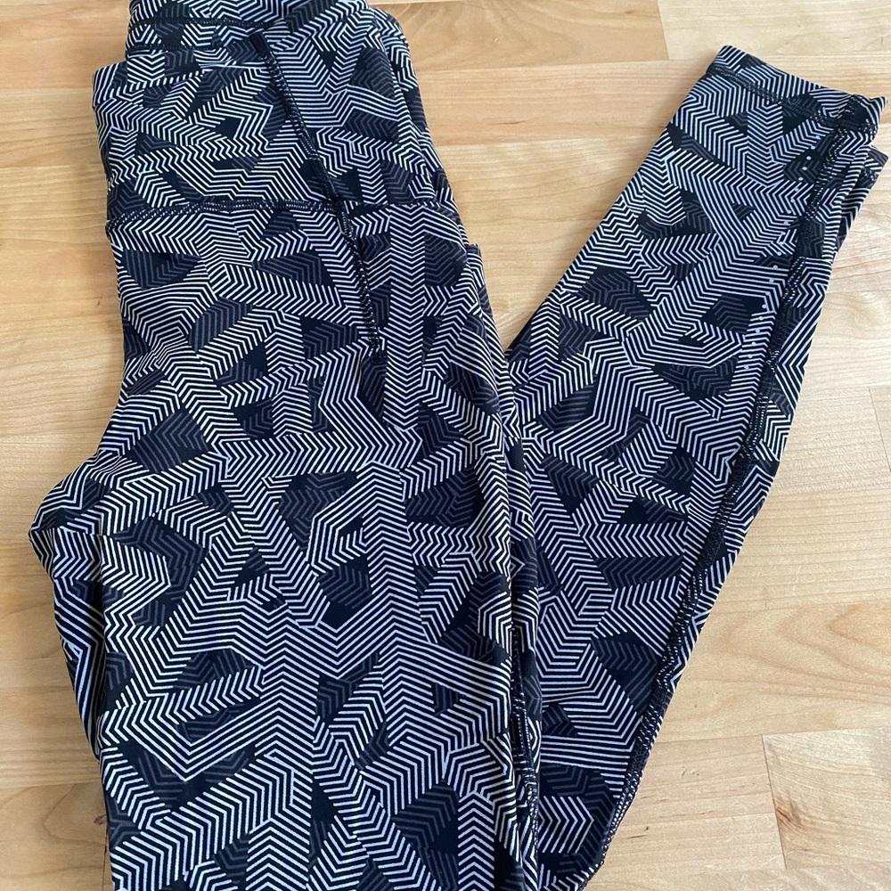 Lululemon Swift Speed HR Tight 28”, Size 4
